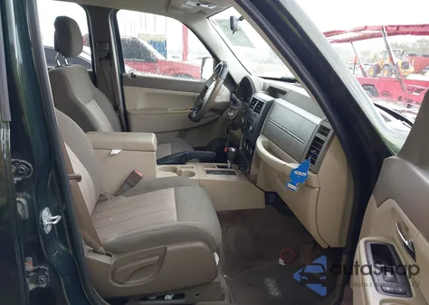 2010 Jeep Liberty Sport z USA, uszkodzony, nr VIN 1J4PP2GK3AW136757